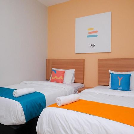 Sans Hotel Tiga Putri Semarang By Reddoorz Εξωτερικό φωτογραφία