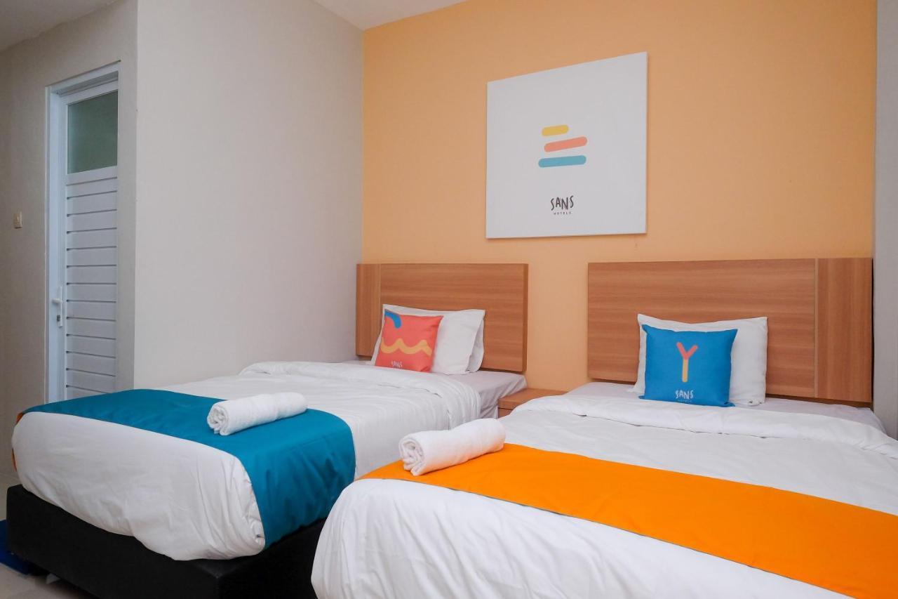 Sans Hotel Tiga Putri Semarang By Reddoorz Εξωτερικό φωτογραφία