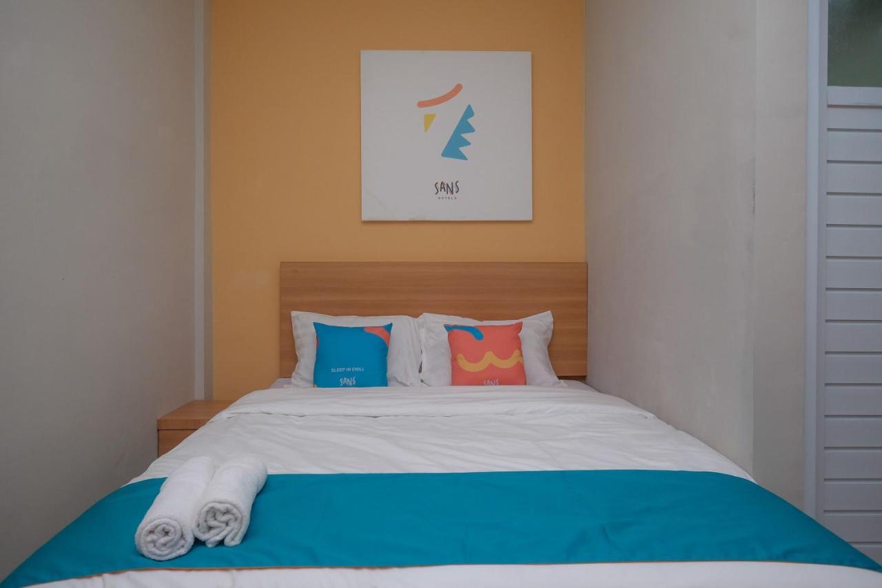 Sans Hotel Tiga Putri Semarang By Reddoorz Εξωτερικό φωτογραφία