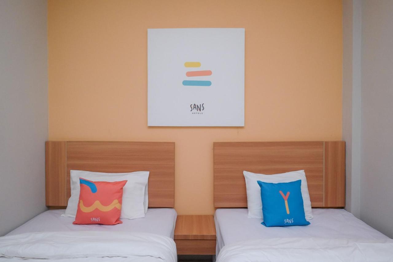 Sans Hotel Tiga Putri Semarang By Reddoorz Εξωτερικό φωτογραφία