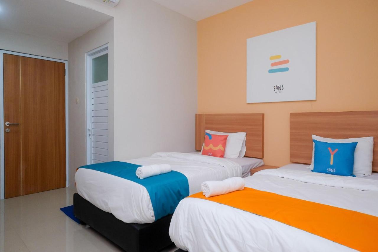 Sans Hotel Tiga Putri Semarang By Reddoorz Εξωτερικό φωτογραφία