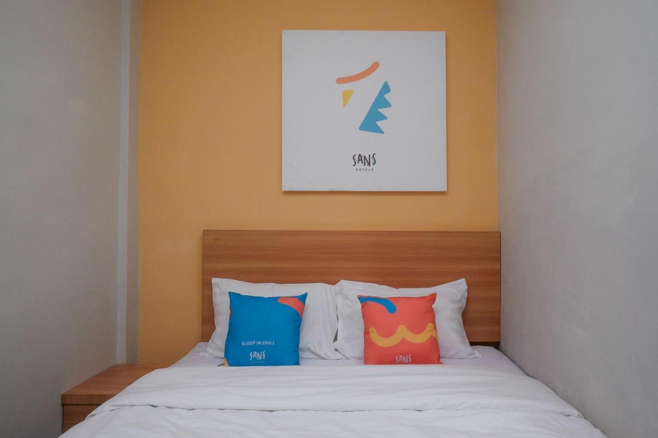 Sans Hotel Tiga Putri Semarang By Reddoorz Εξωτερικό φωτογραφία