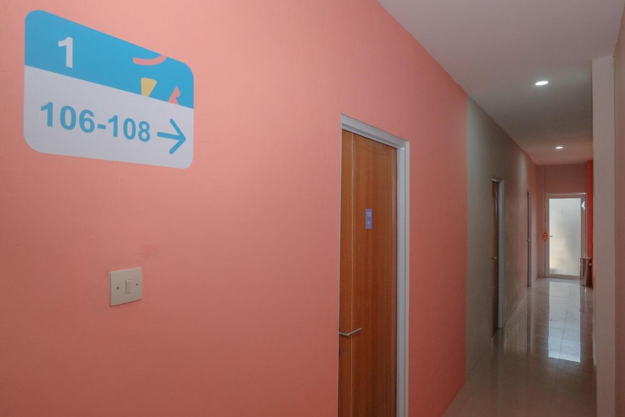 Sans Hotel Tiga Putri Semarang By Reddoorz Εξωτερικό φωτογραφία