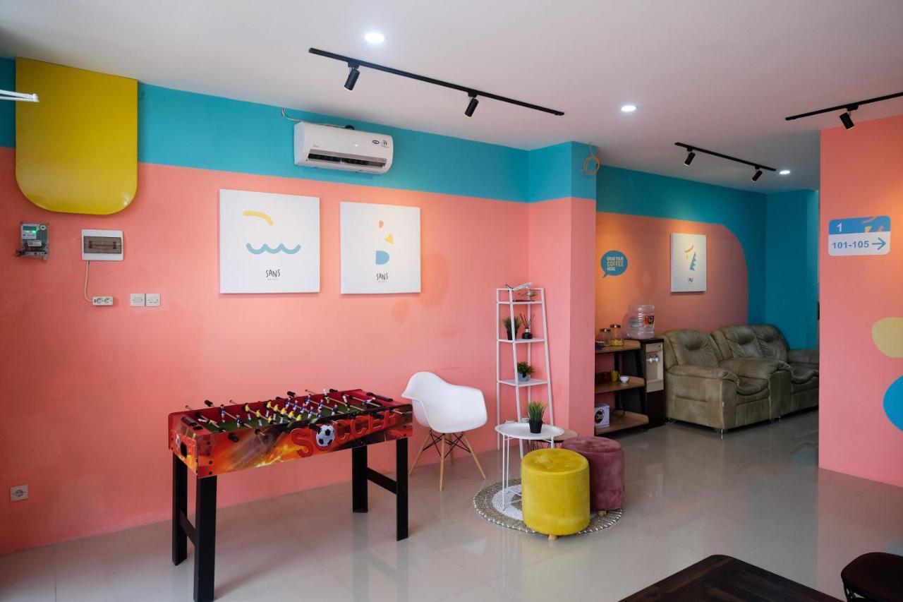 Sans Hotel Tiga Putri Semarang By Reddoorz Εξωτερικό φωτογραφία