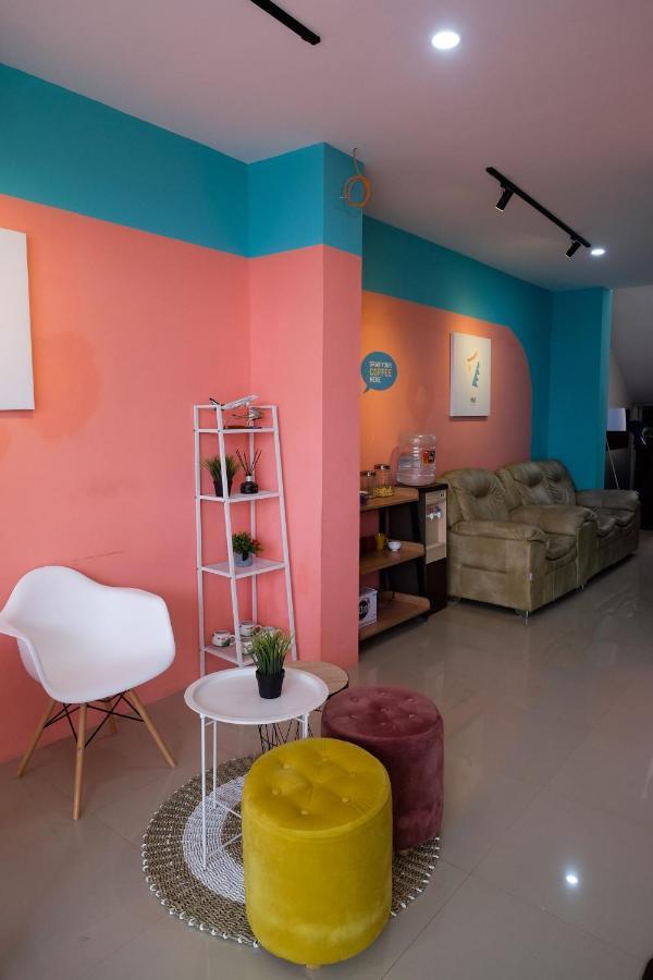 Sans Hotel Tiga Putri Semarang By Reddoorz Εξωτερικό φωτογραφία