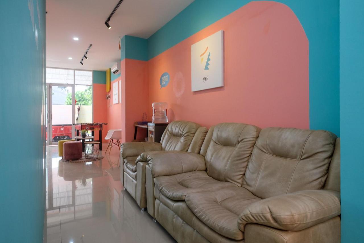 Sans Hotel Tiga Putri Semarang By Reddoorz Εξωτερικό φωτογραφία