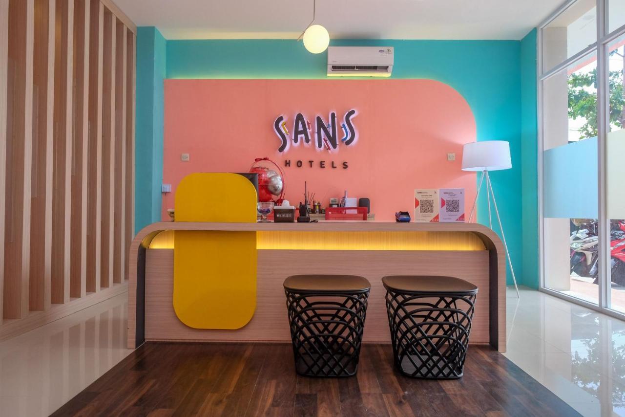 Sans Hotel Tiga Putri Semarang By Reddoorz Εξωτερικό φωτογραφία