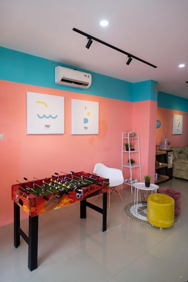 Sans Hotel Tiga Putri Semarang By Reddoorz Εξωτερικό φωτογραφία